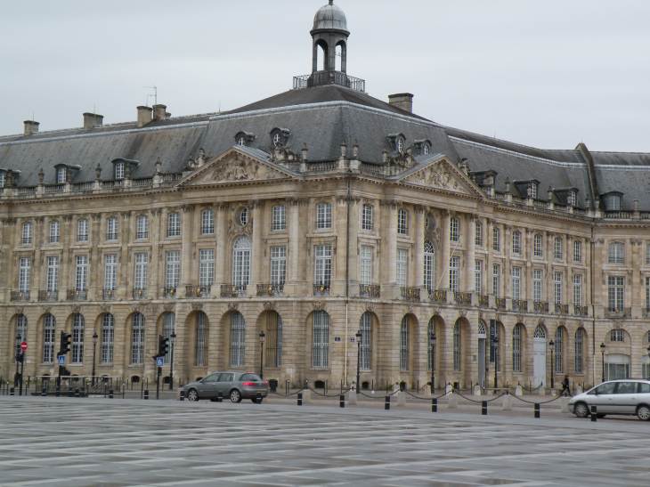  immeuble avec colonnes